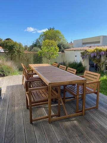 Maison Centre Ville Avec Jardin , Terrasse, Et Garage Velos Ла Рошел Екстериор снимка